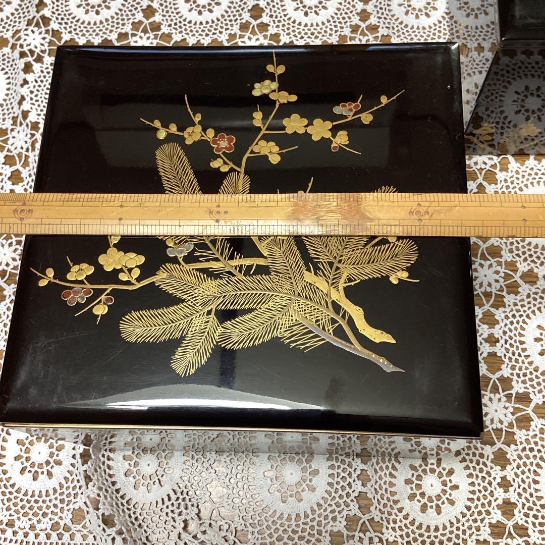 k2f-4 黒色重箱 4段 金箔装飾　漆器　年代物　松竹梅　縁起物