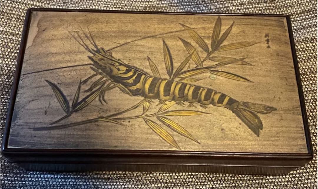 唐木、紫檀材小物入れ、有田利章の板金彫刻