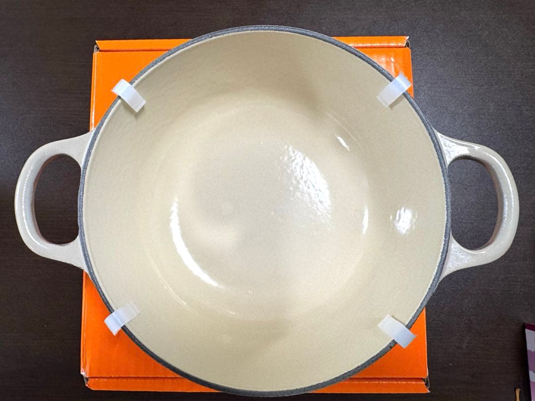 ル・クルーゼ マルミット 18センチ 色 リネン 鍋