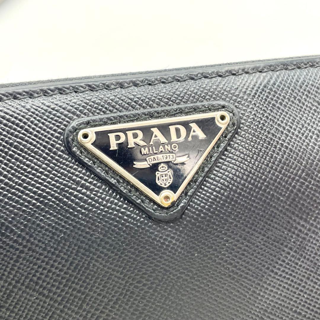 プラダ　ラウンドファスナー　ブラック　サフィアーノレザー　三角ロゴ　長財布