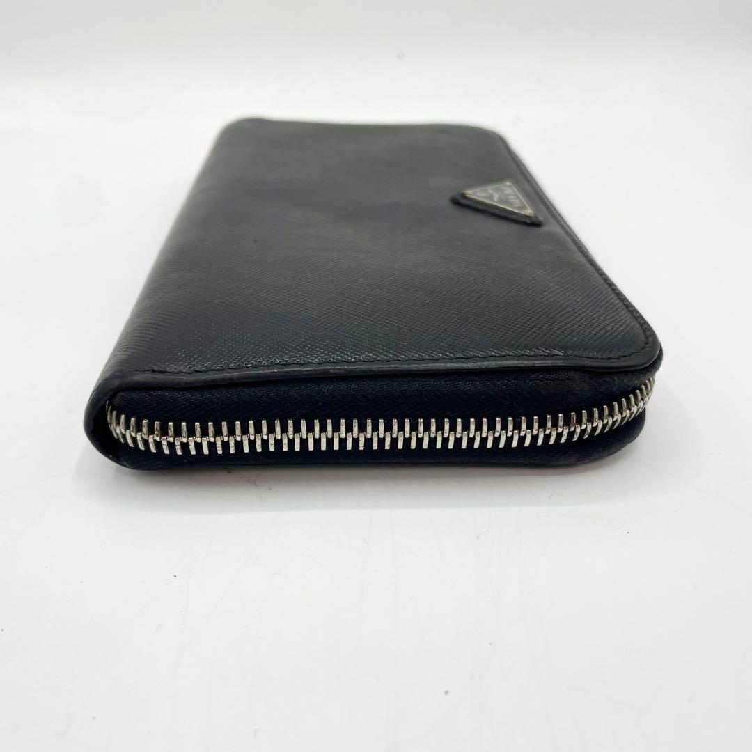 プラダ　ラウンドファスナー　ブラック　サフィアーノレザー　三角ロゴ　長財布