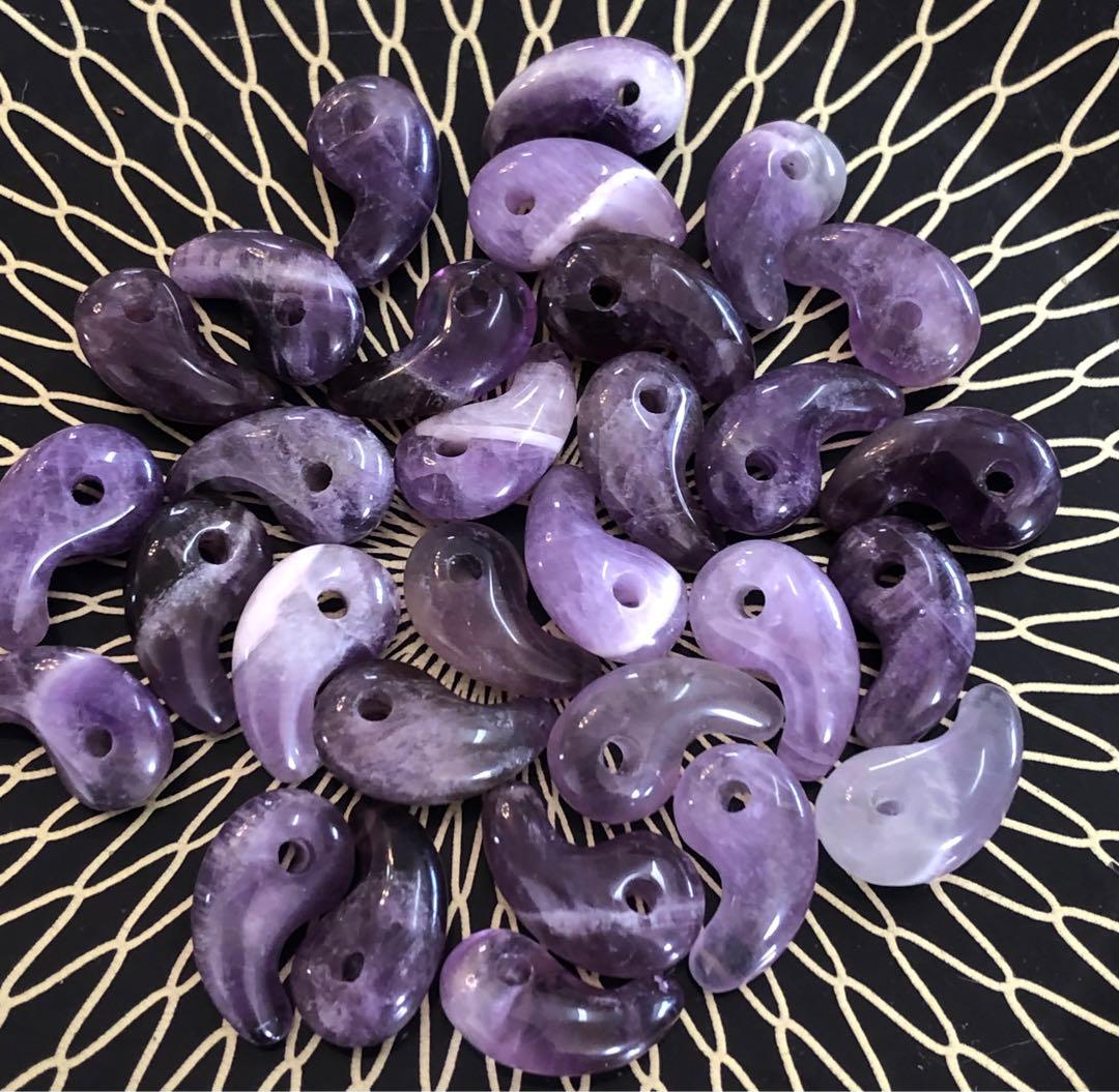 勾玉魔除けマガタマ天然石アメジスト小さい勾玉オブジェインテリア30点現品無料発送