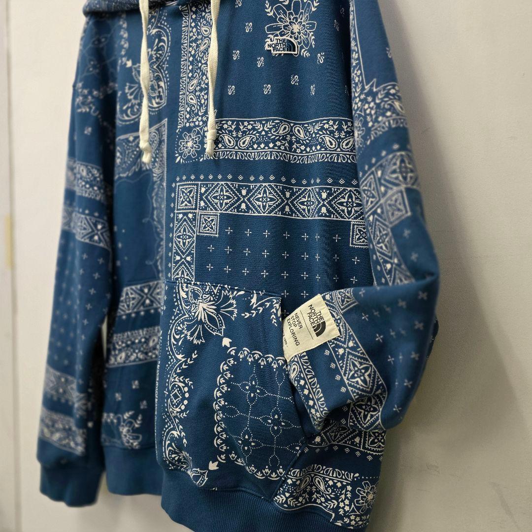 THE NORTH FACE フーディー バンダナプリントスウェットパーカー