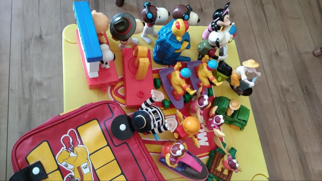 McDonald’s　レアテーブル&ドナルドバスバッグ　ハッピーセットフィギュア