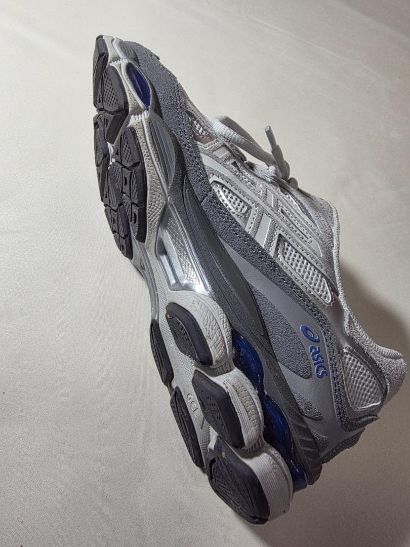 試用のみ美品 ASICS GEL-NYC グレー 27