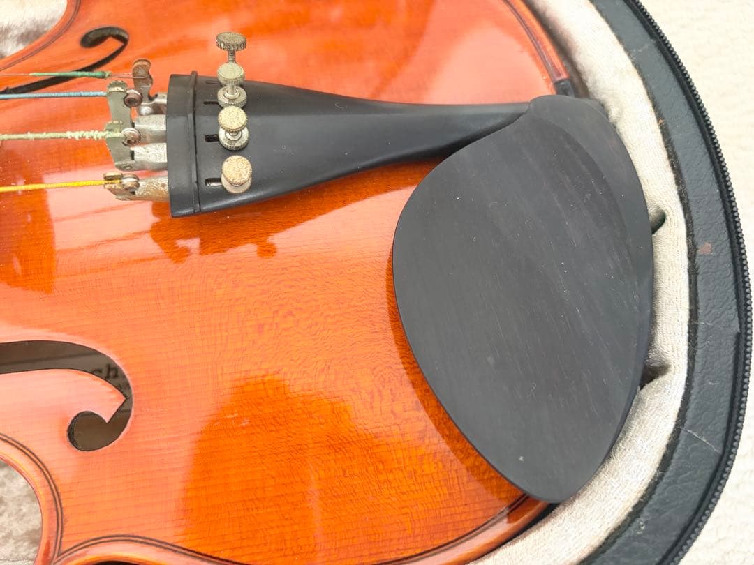 バイオリン 本体と肩当て、ケースベルト付き