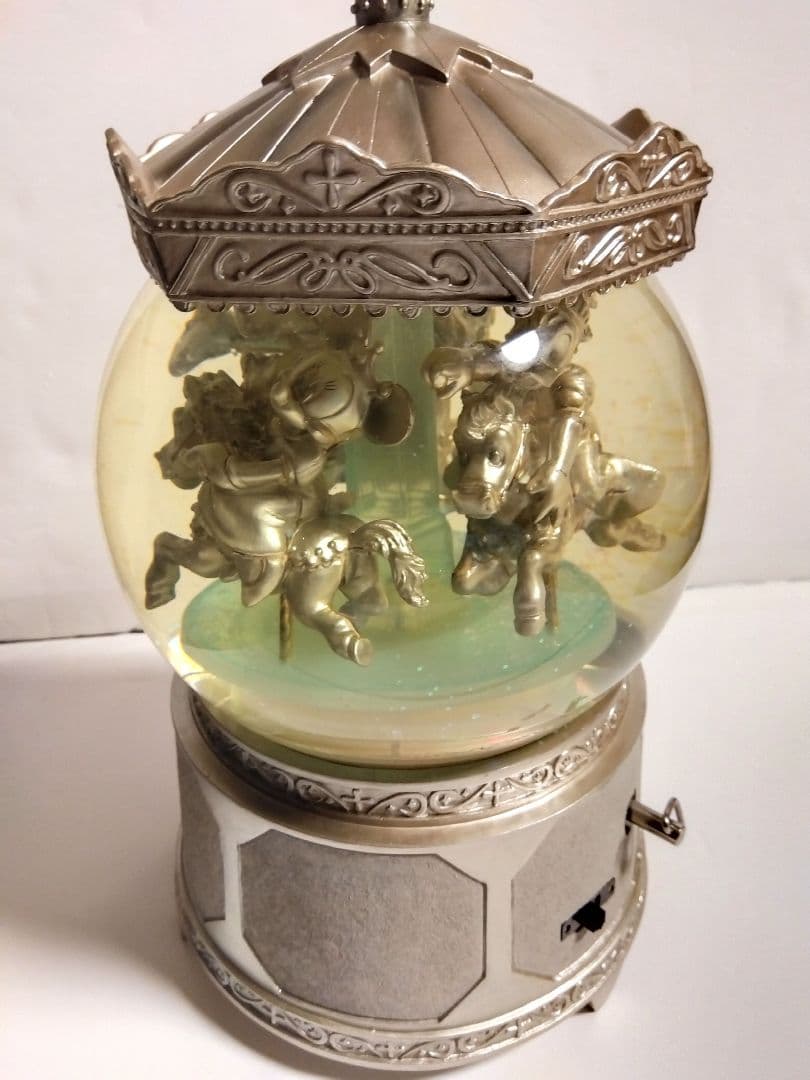 ディズニー　オルゴール　スノードーム　メリーゴーランド