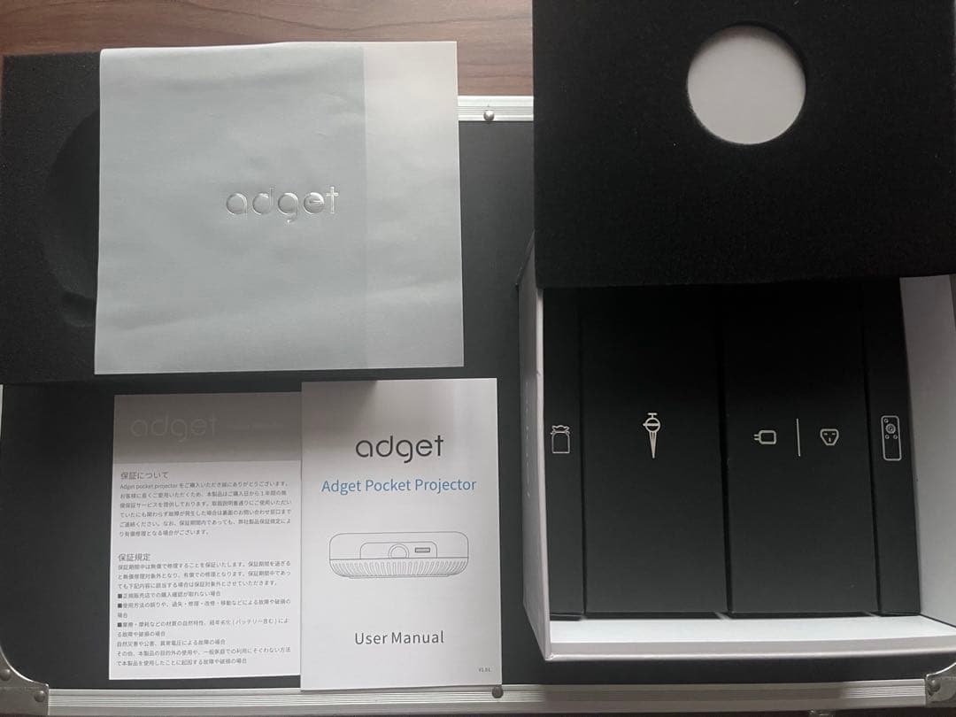 【箱付き】adgetゴールド プロジェクター 本体 三脚付き