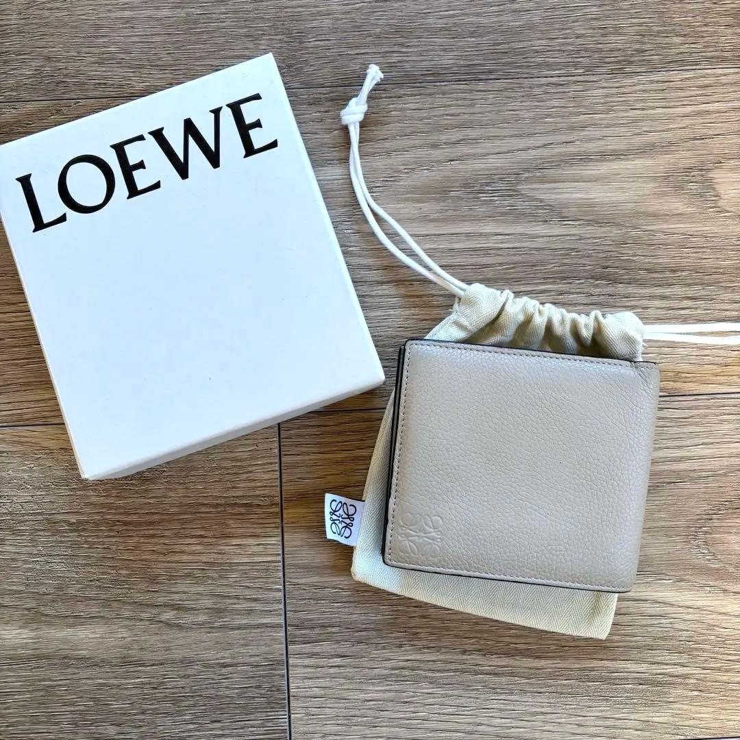 LOEWE ベージュ 二つ折り財布