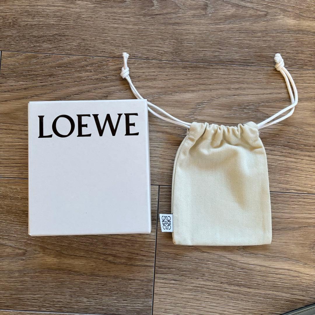 LOEWE ベージュ 二つ折り財布