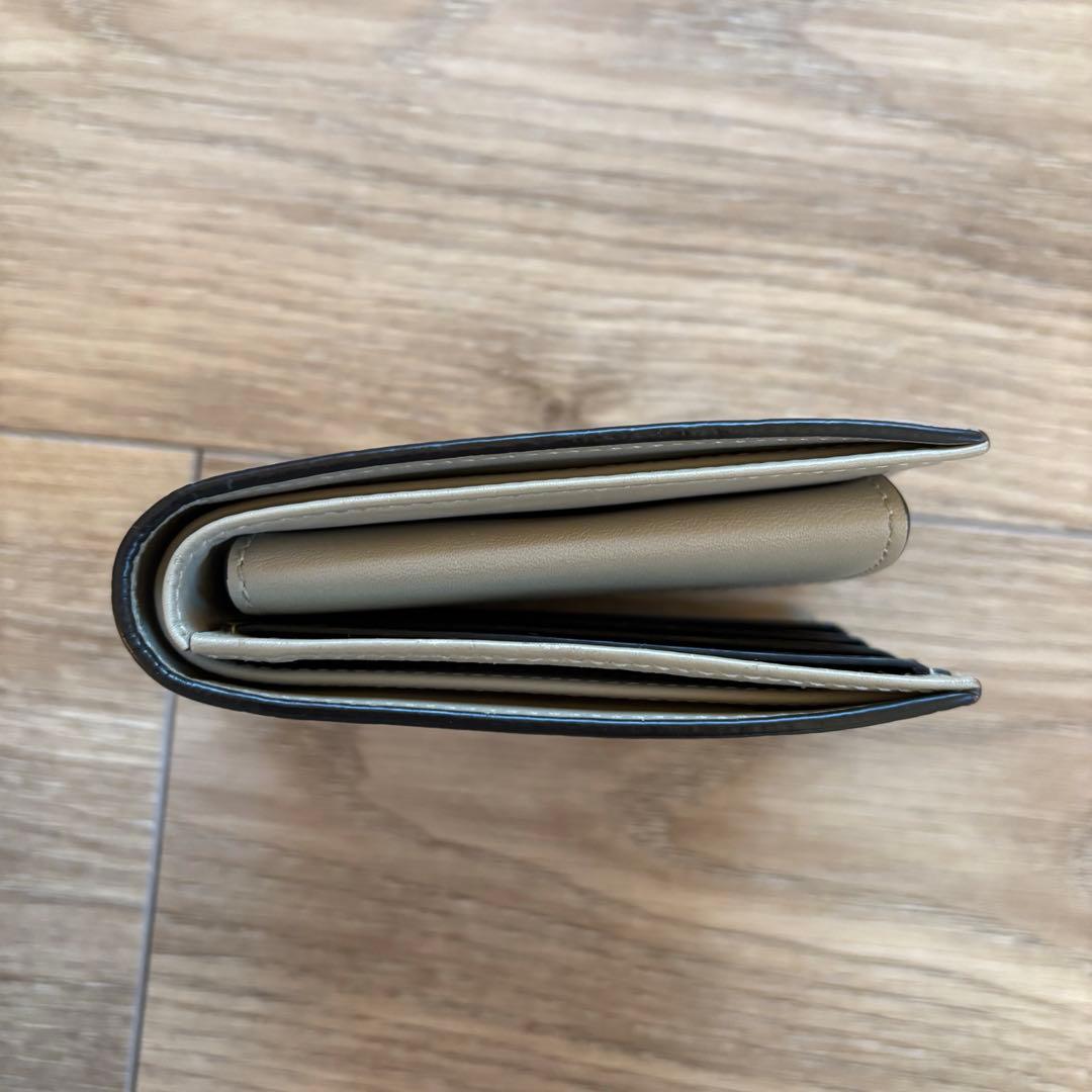 LOEWE ベージュ 二つ折り財布