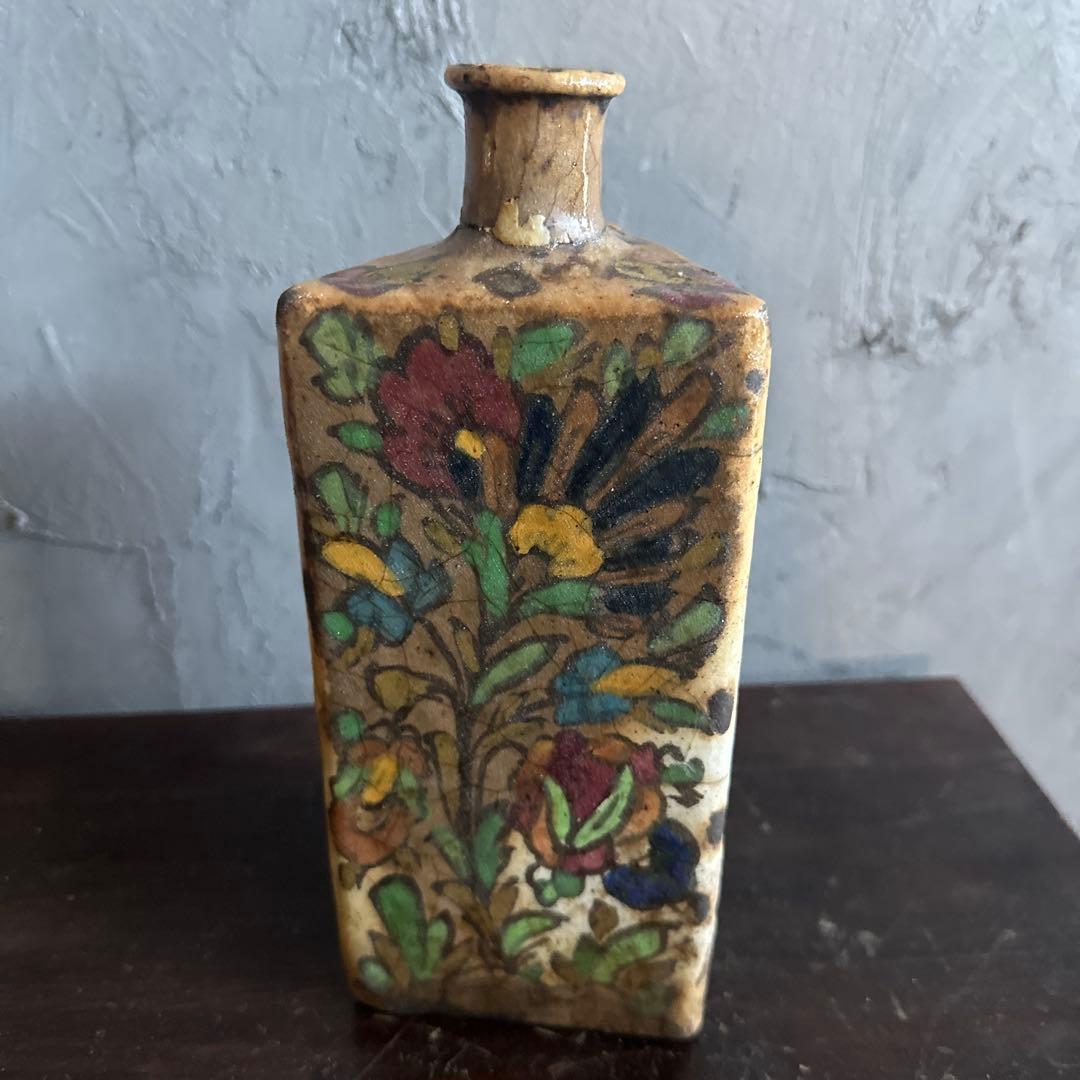 ヴィンテージ　花柄装飾の陶器瓶