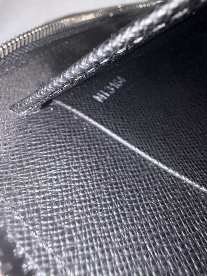 LOUIS VUITTON ブラック レザーケース　布袋、箱付き