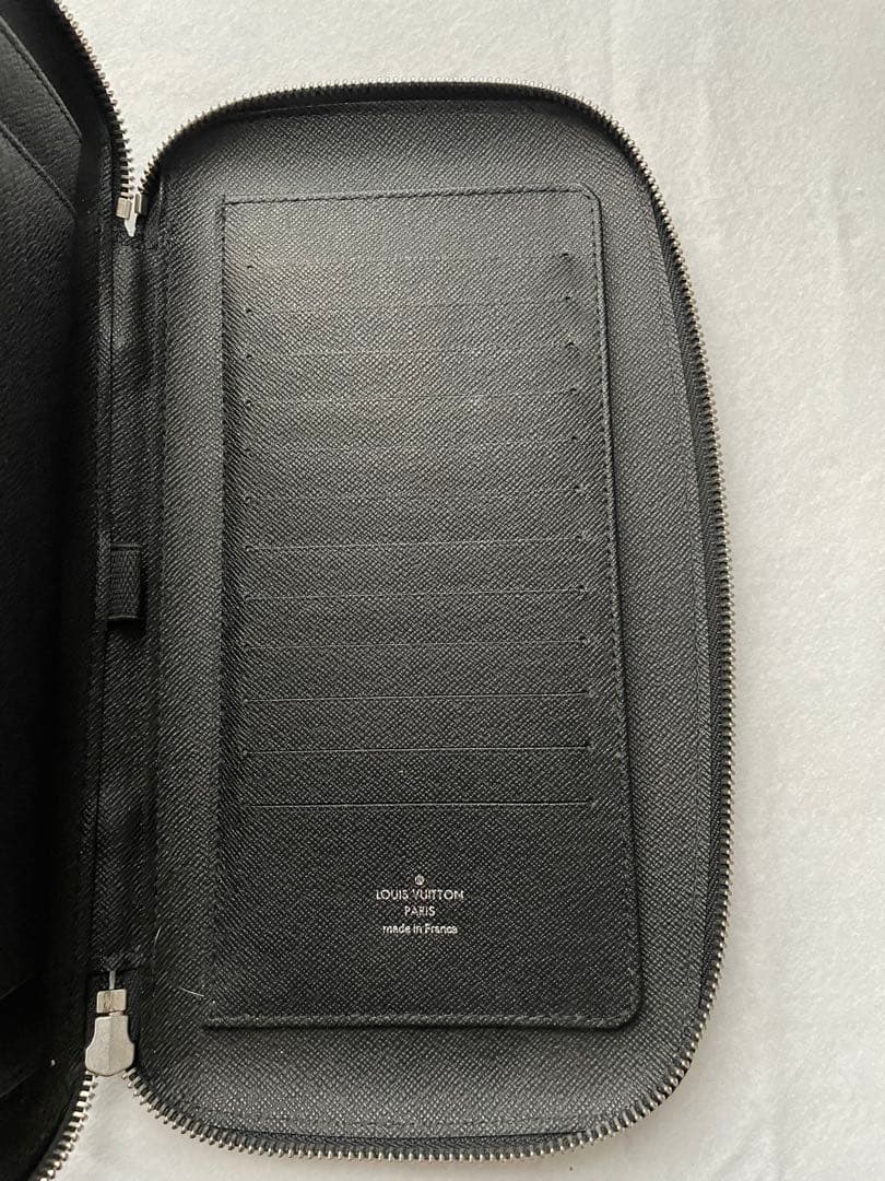 LOUIS VUITTON ブラック レザーケース　布袋、箱付き