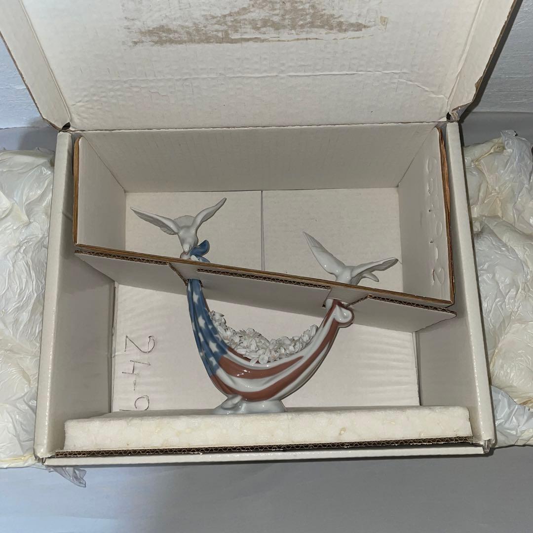 LLADRO 人形 平和の花かご　星条旗柄　アメリカ