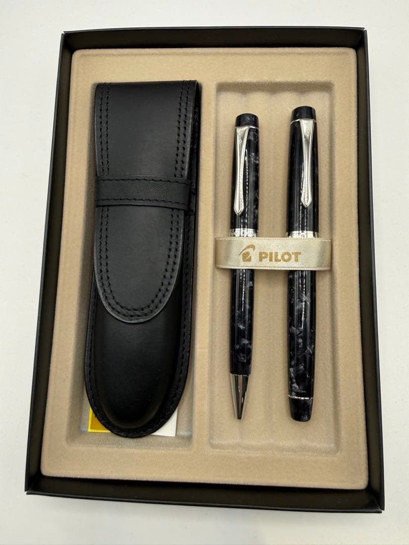 PILOT パイロット　ボールペン・万年筆セット ブラック　イニシャル付き