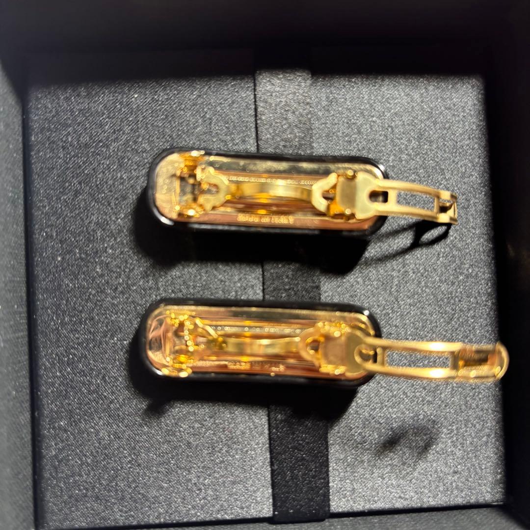 miu miu ロゴ入りヘアピン ブラック