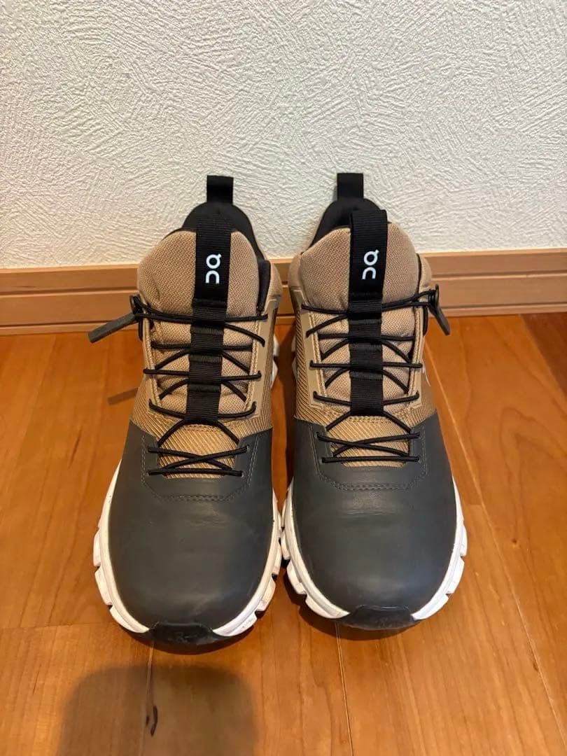 【美品】Onハイキングスニーカー、ハイカット、防水、cloudetech