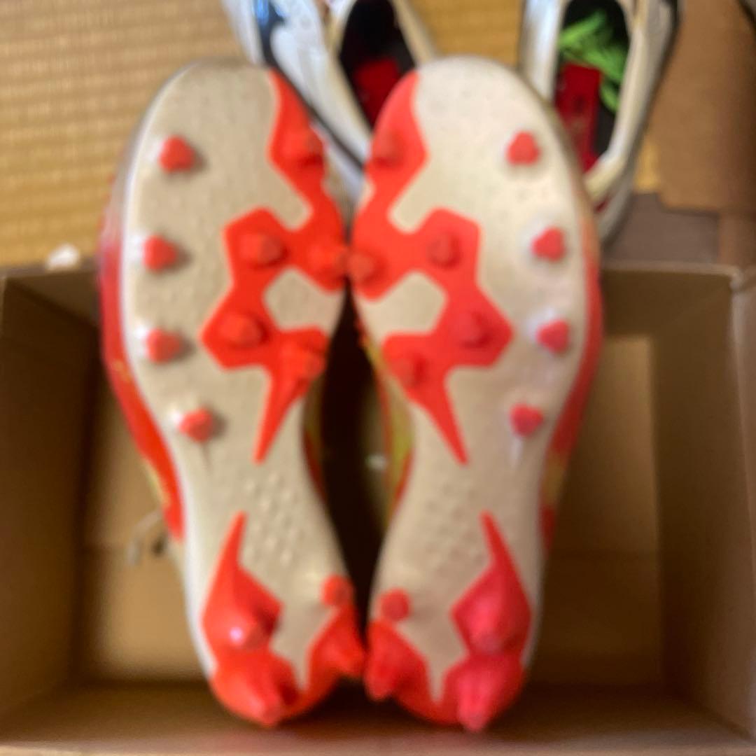 アイディダス　プレデターミューテータ