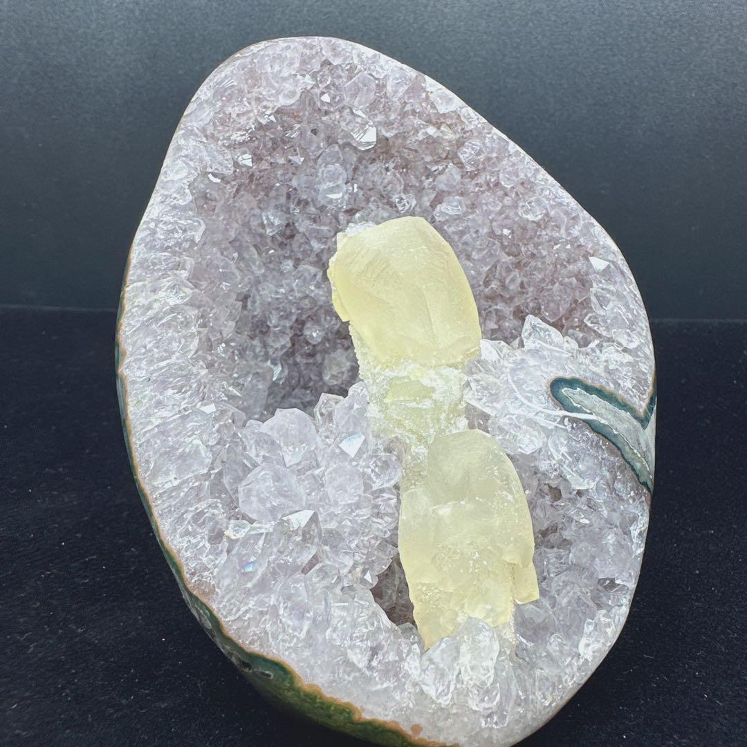 天然石 カルサイト共生アメジストの原石　置物　D.330