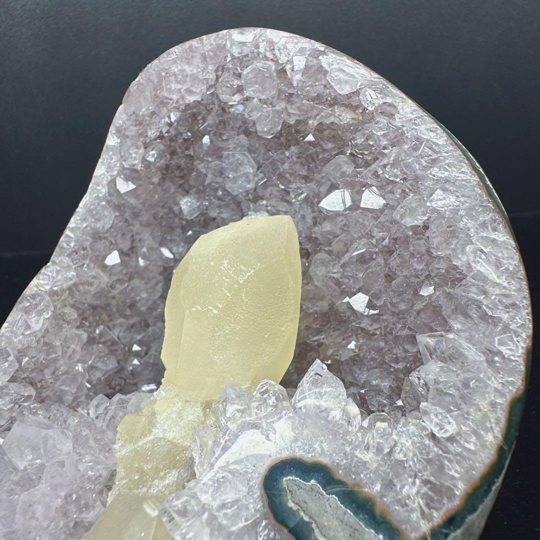 天然石 カルサイト共生アメジストの原石　置物　D.330