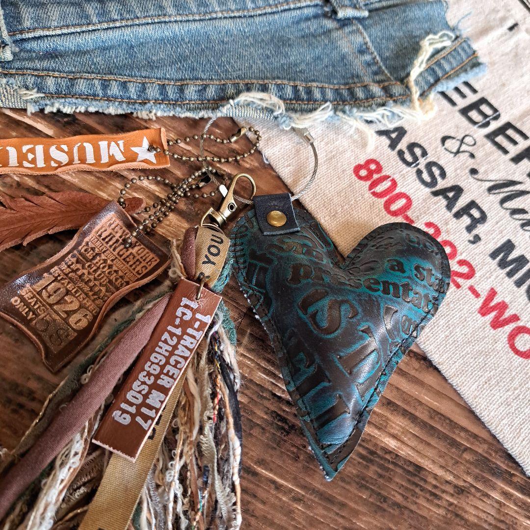 ★レザーがかっこいいぷっくりハートチャーム★