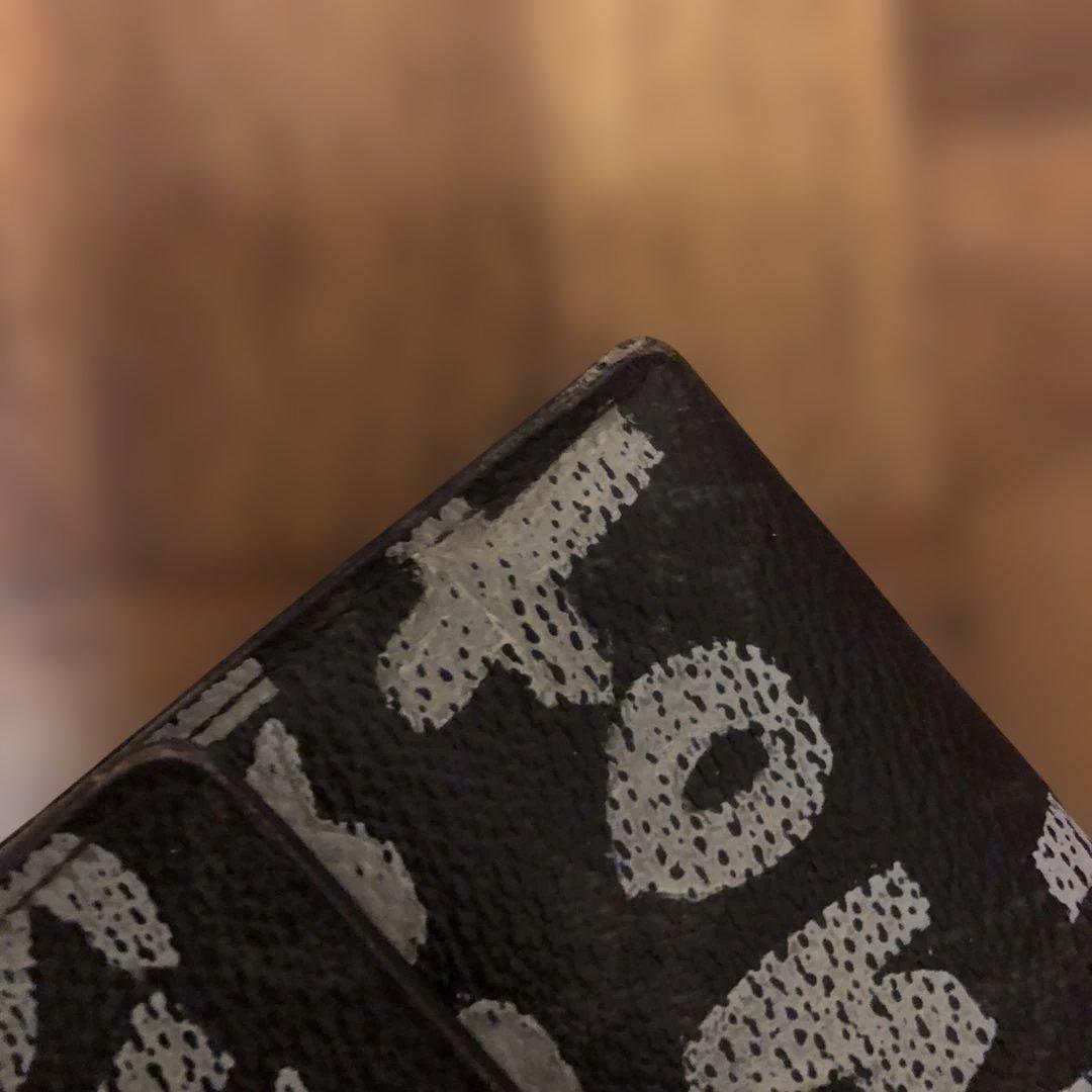 ルイ・ブィトングラフィックプリントレザー長財布