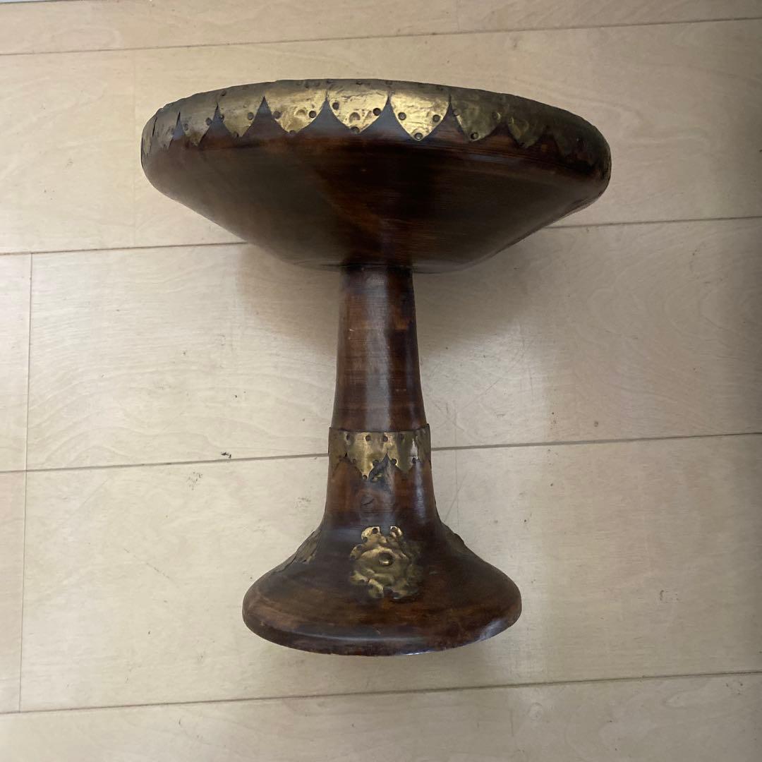 木製高脚皿 金属装飾付き