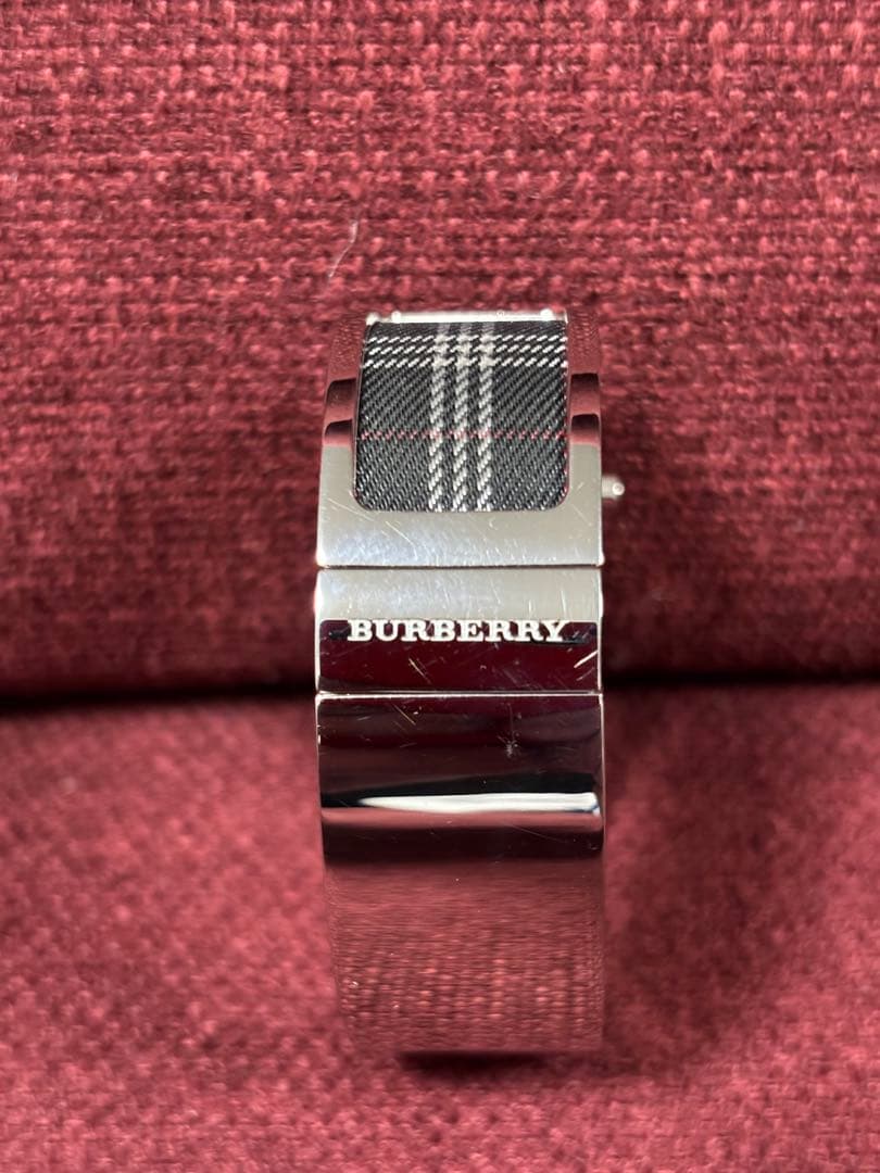 BURBERRY 金属ベルト チェック柄