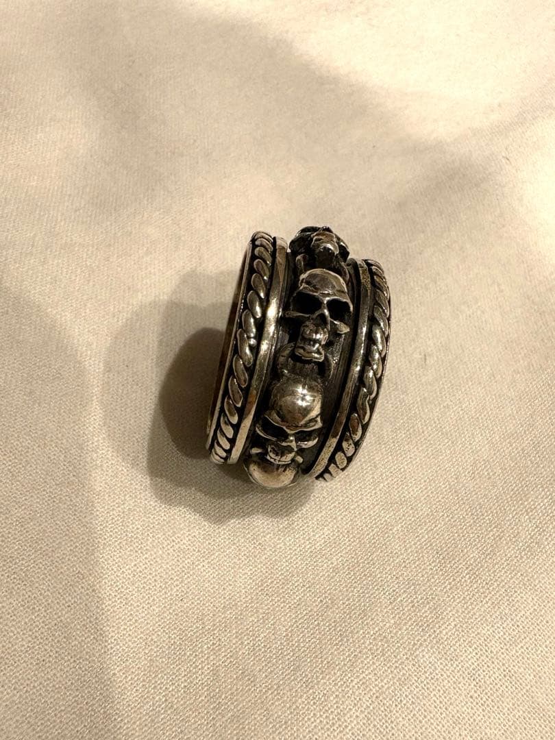 レザーズアンドトレジャーズ　スクロール ウィズ スカル リング（シルバー925）