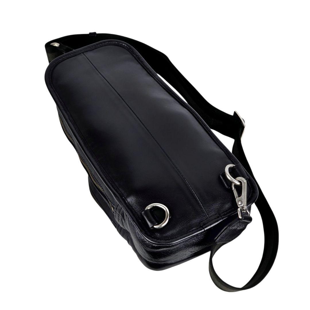 美品 バーバリー ブラックレーベル レザー ボディバッグ ショルダーバッグ