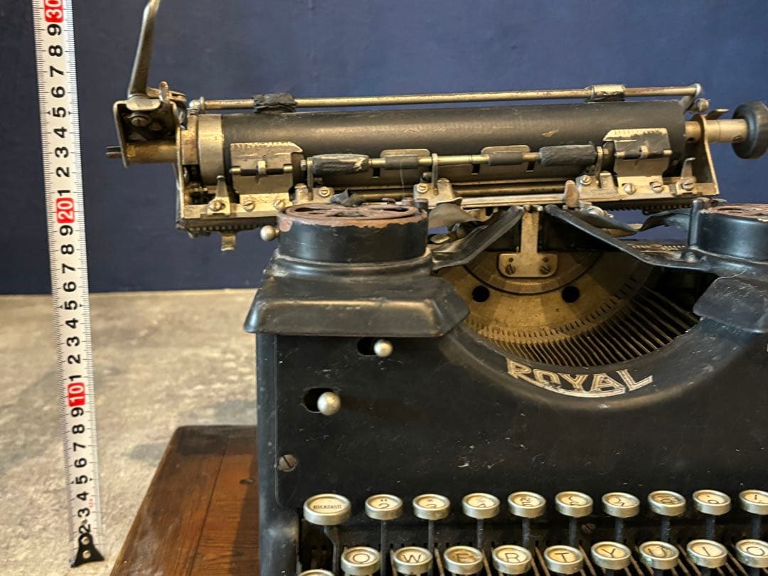  アンティーク　タイプライター　台座付