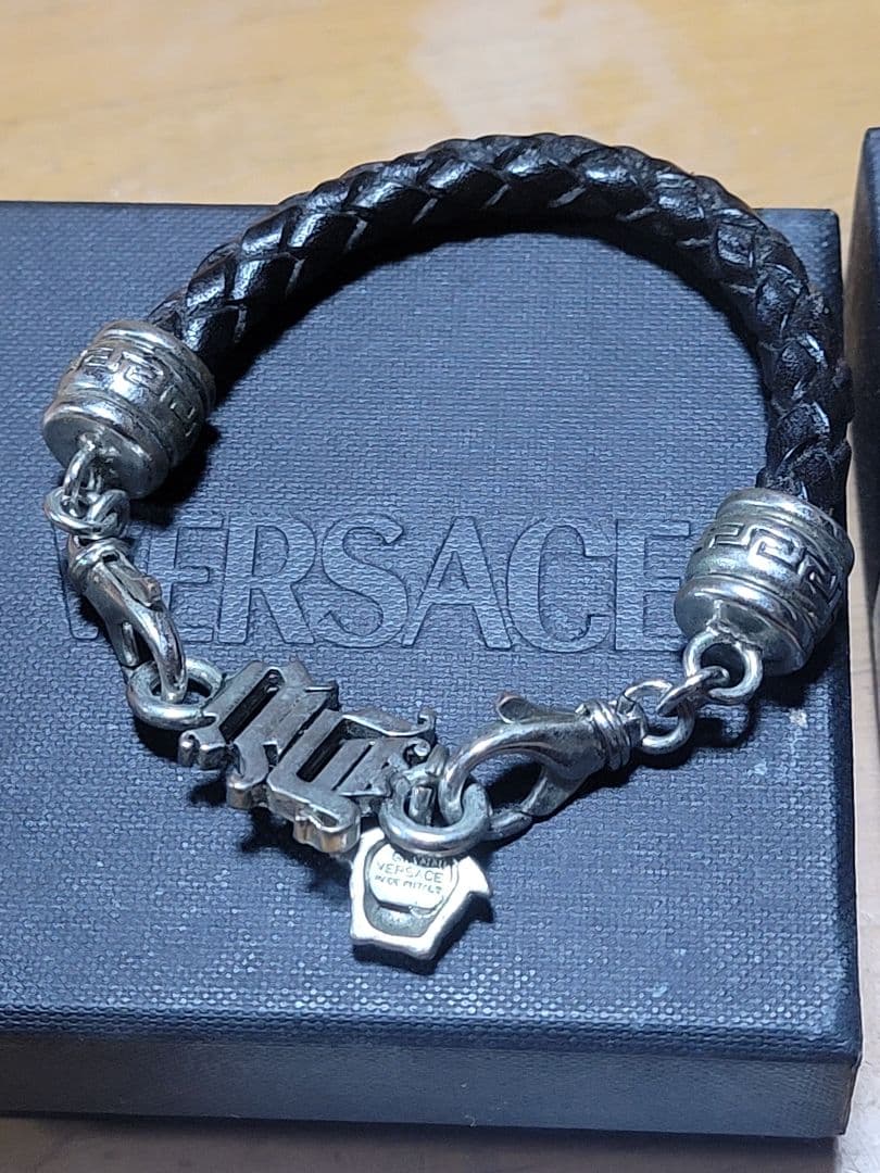 VERSACE 編み込みレザーブレスレット