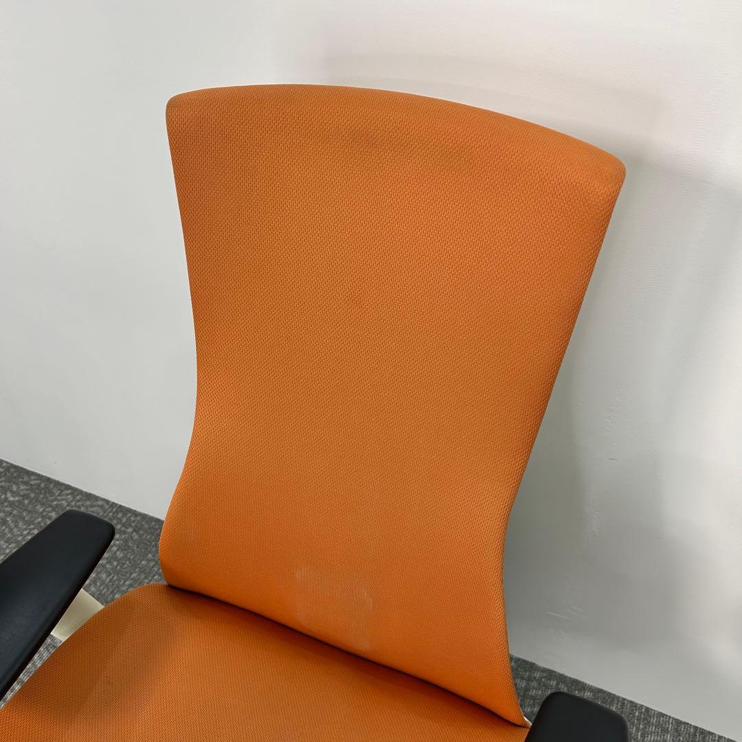 Q. エンボディチェア 最高級 ハーマンミラー オレンジ系　　Embody