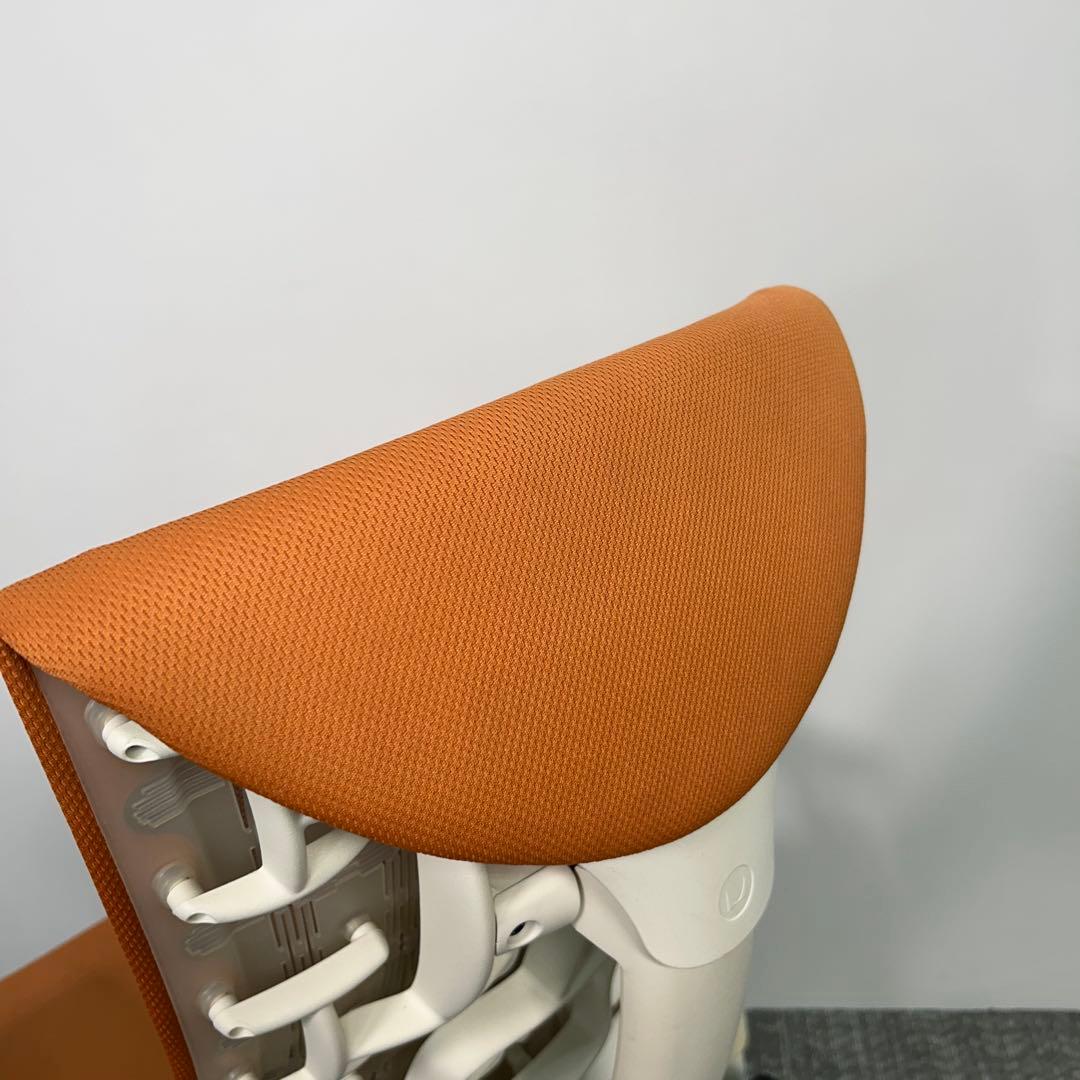 Q. エンボディチェア 最高級 ハーマンミラー オレンジ系　　Embody