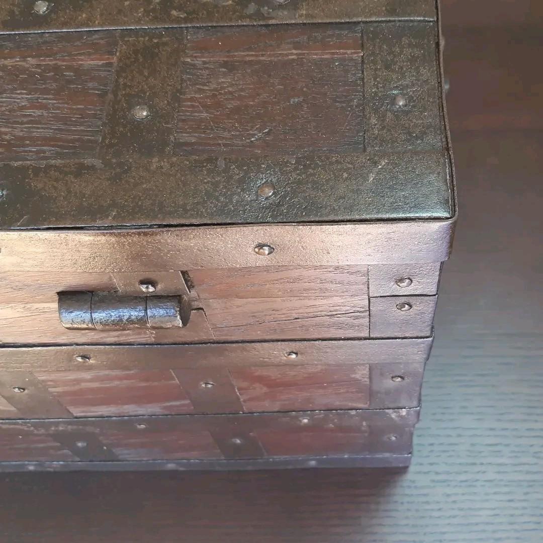 骨董品　江戸明治初期　 鉄枠木箱