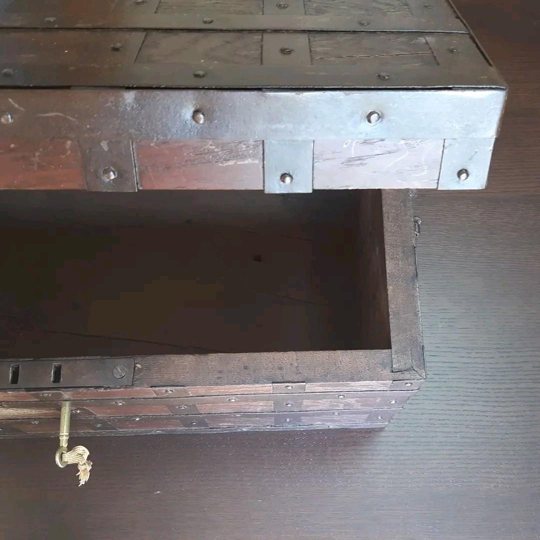 骨董品　江戸明治初期　 鉄枠木箱