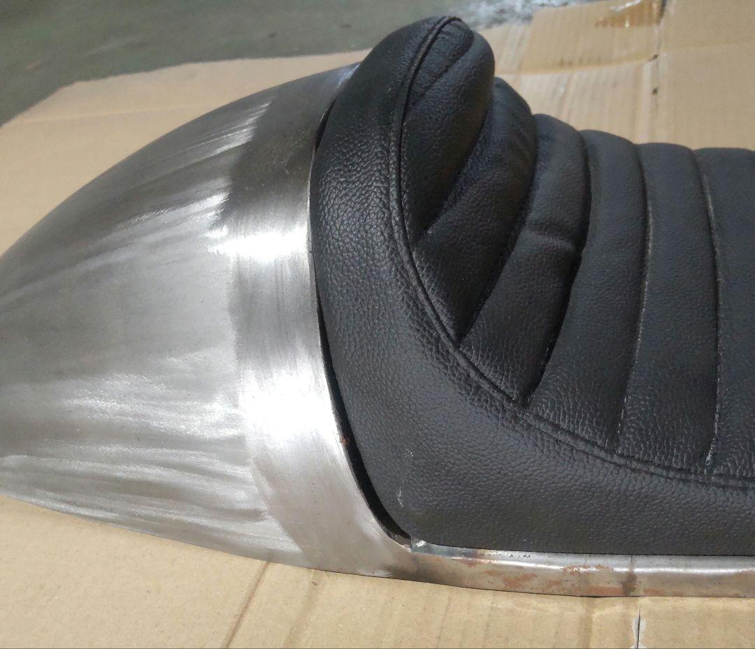 カフェレーサーカスタム シート付きリアフェンダー