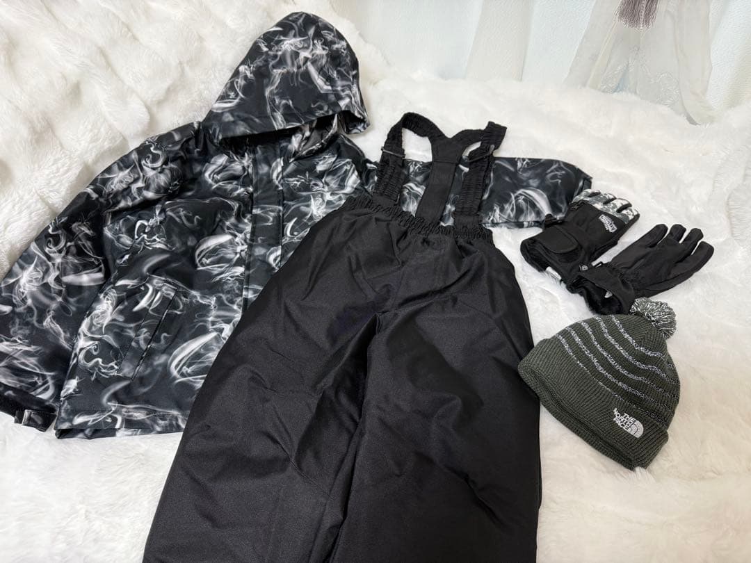 子ども用スノボスキーウェア130、手袋、the northfaceニット帽セット
