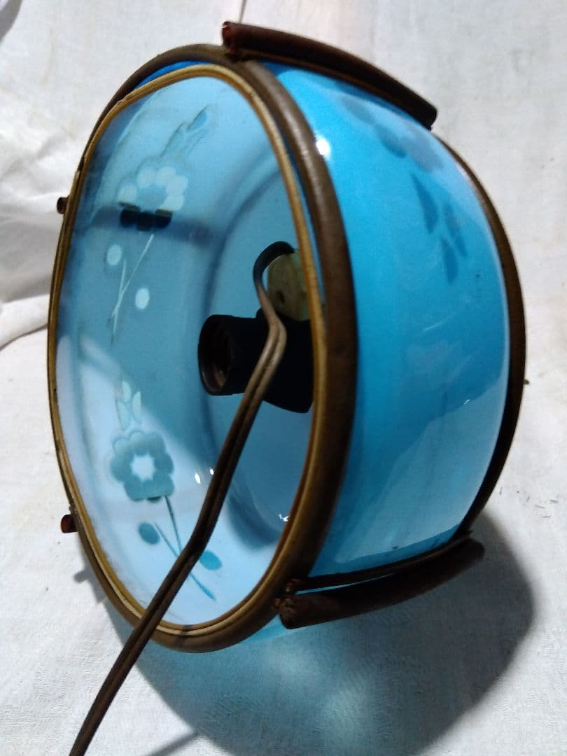 ♪古い青色ガラスの電気の笠