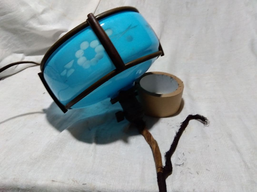 ♪古い青色ガラスの電気の笠