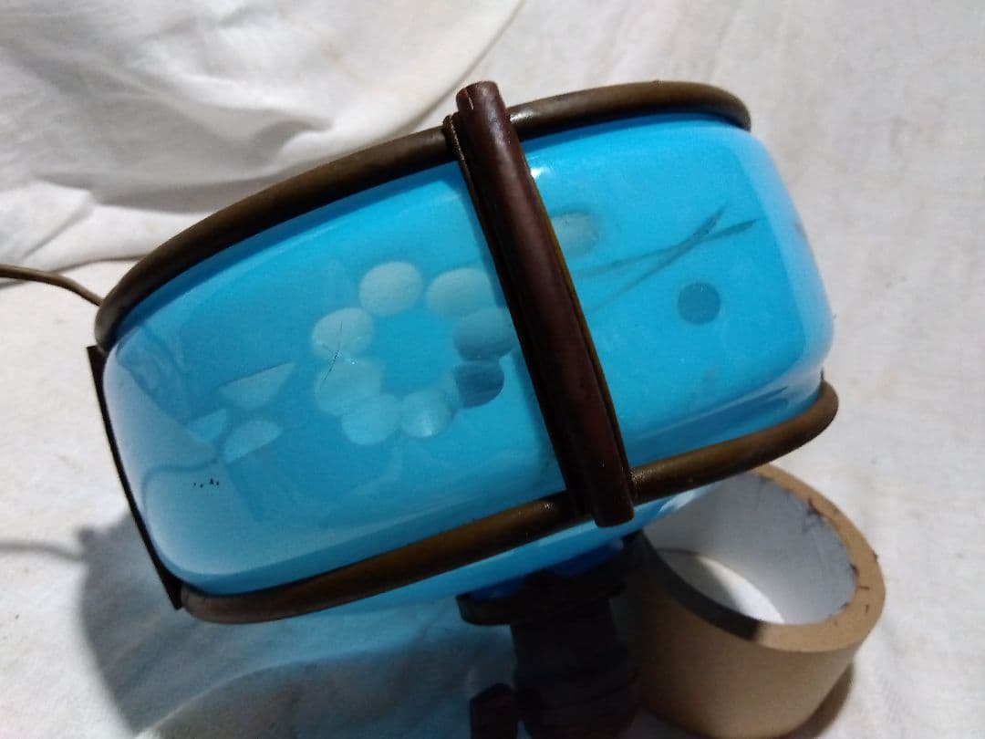 ♪古い青色ガラスの電気の笠