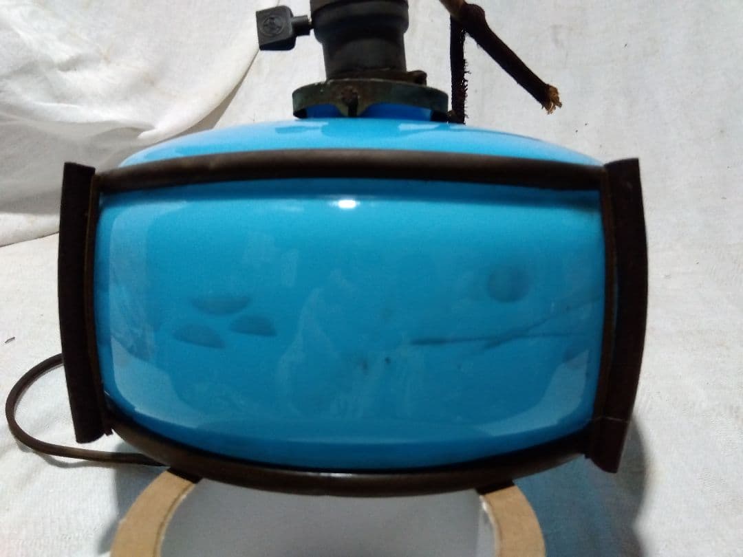 ♪古い青色ガラスの電気の笠