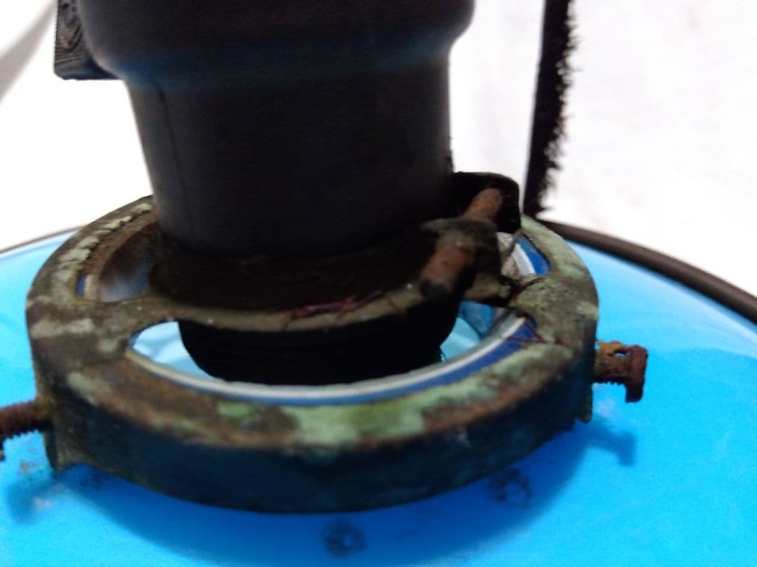 ♪古い青色ガラスの電気の笠