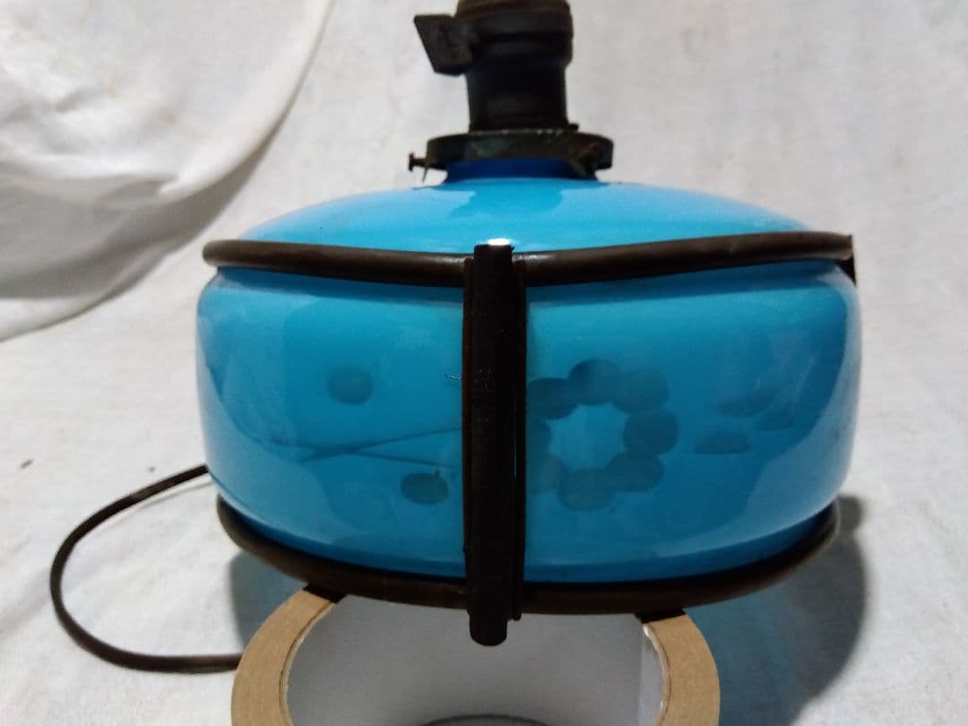 ♪古い青色ガラスの電気の笠