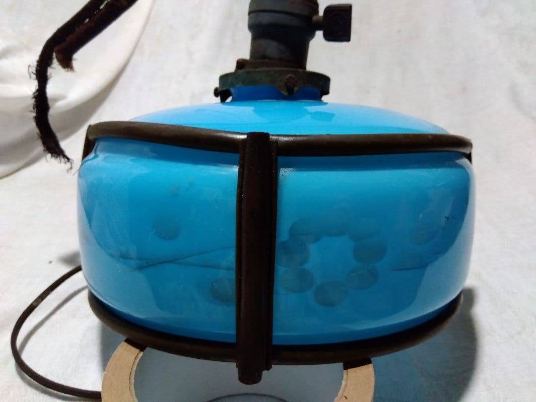 ♪古い青色ガラスの電気の笠