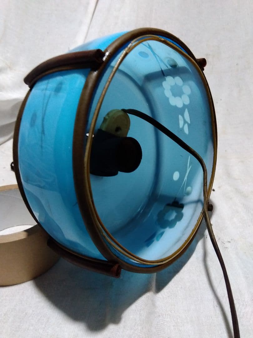 ♪古い青色ガラスの電気の笠