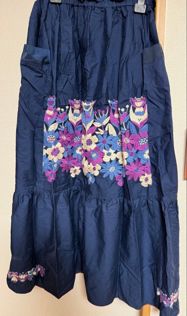 リボンちゃん専用アルベロベロ刺繍入りネイビーのロングスカート