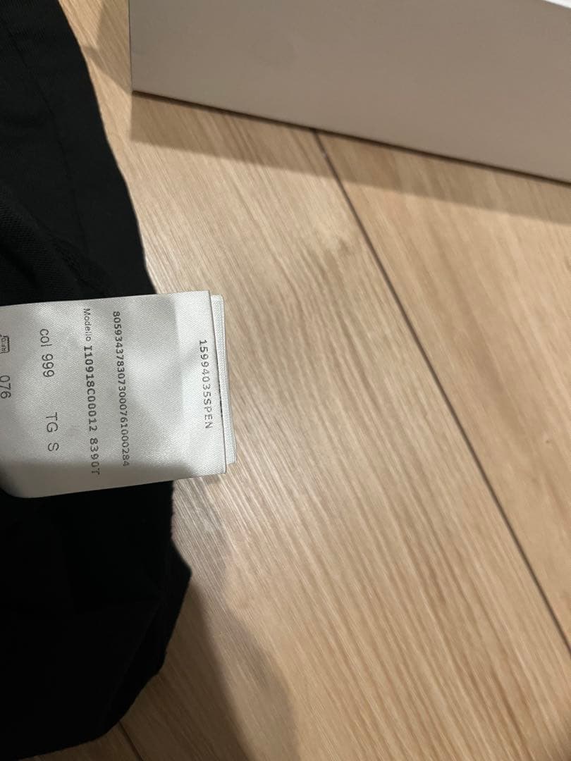 着用4回　モンクレール レタリングロゴ ネック 首ロゴ ワッペン Tシャツ