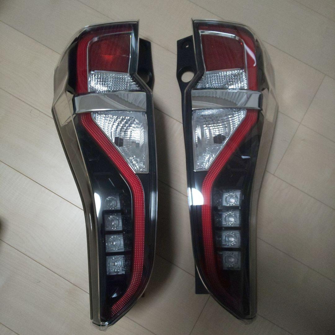 純正品LEDテールランプ クリア/レッド 2個セット